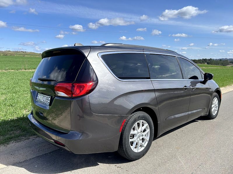 Chrysler Pacifica Jasne wnętrze, oryginalny kolor.