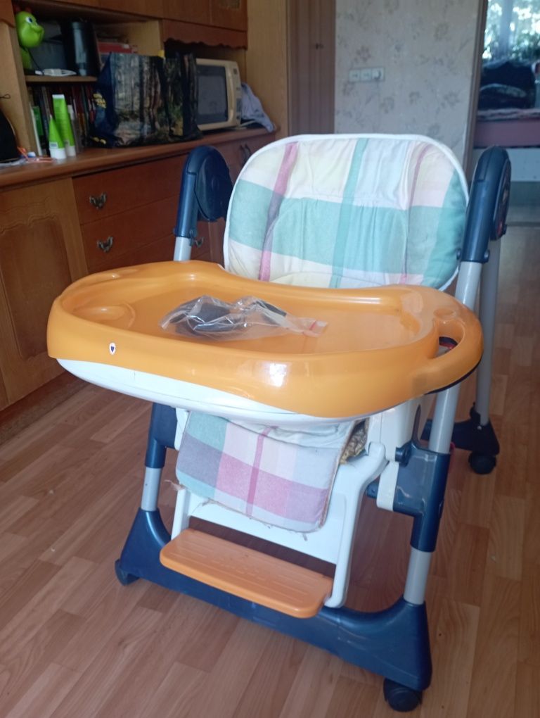 Столик для годування