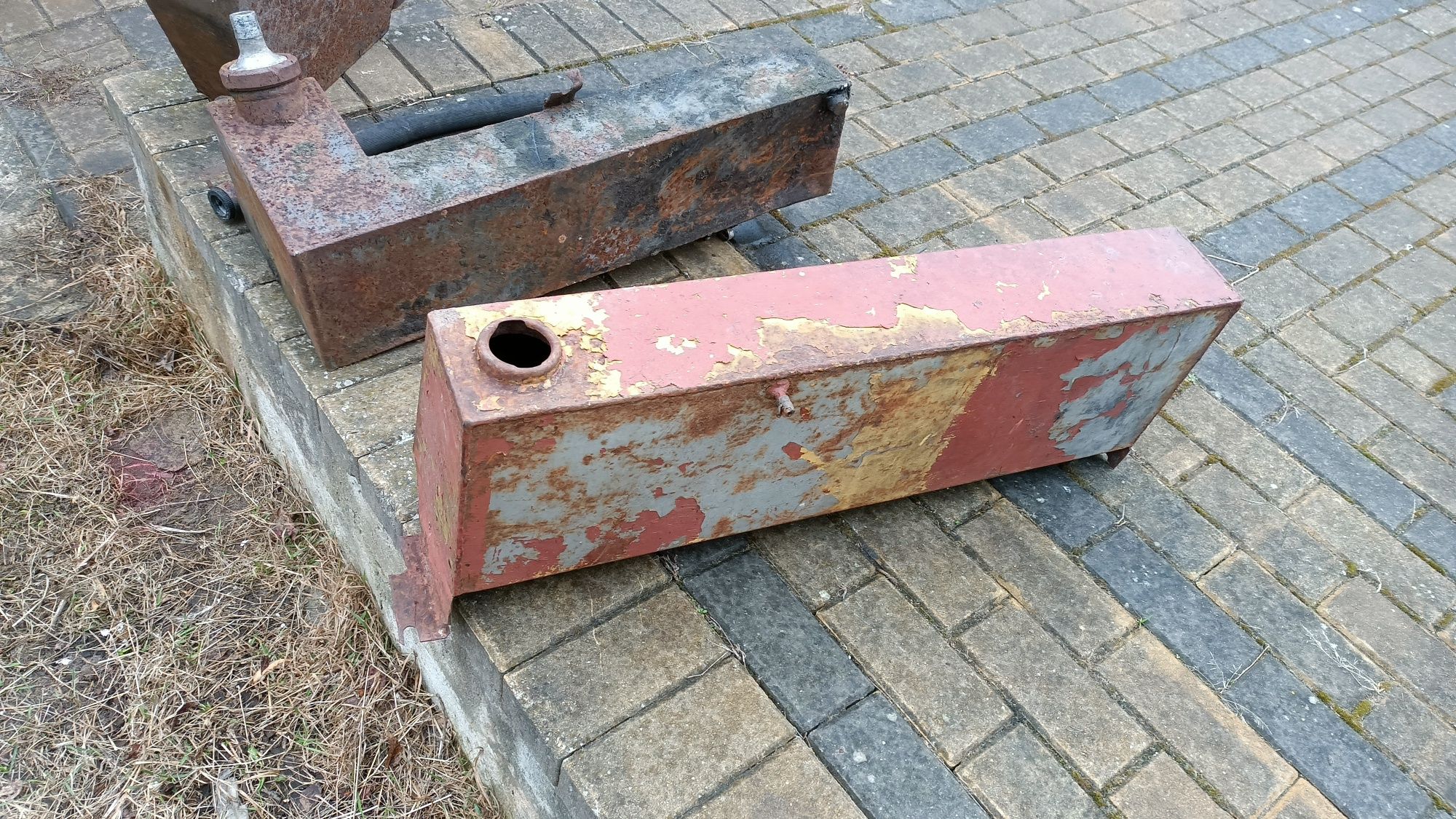 Zbiorniki na paliwo i olej hydrauliczny do wózka widłowego