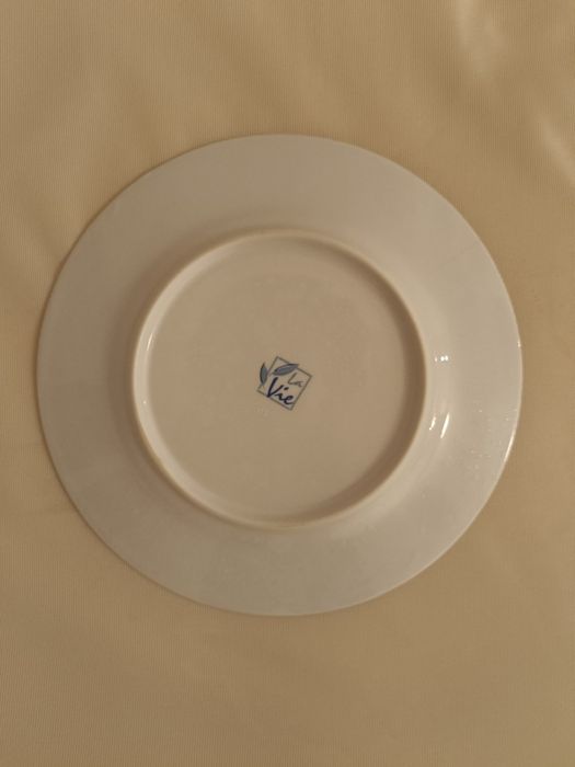 Talerz nowy jednokolorowy biały