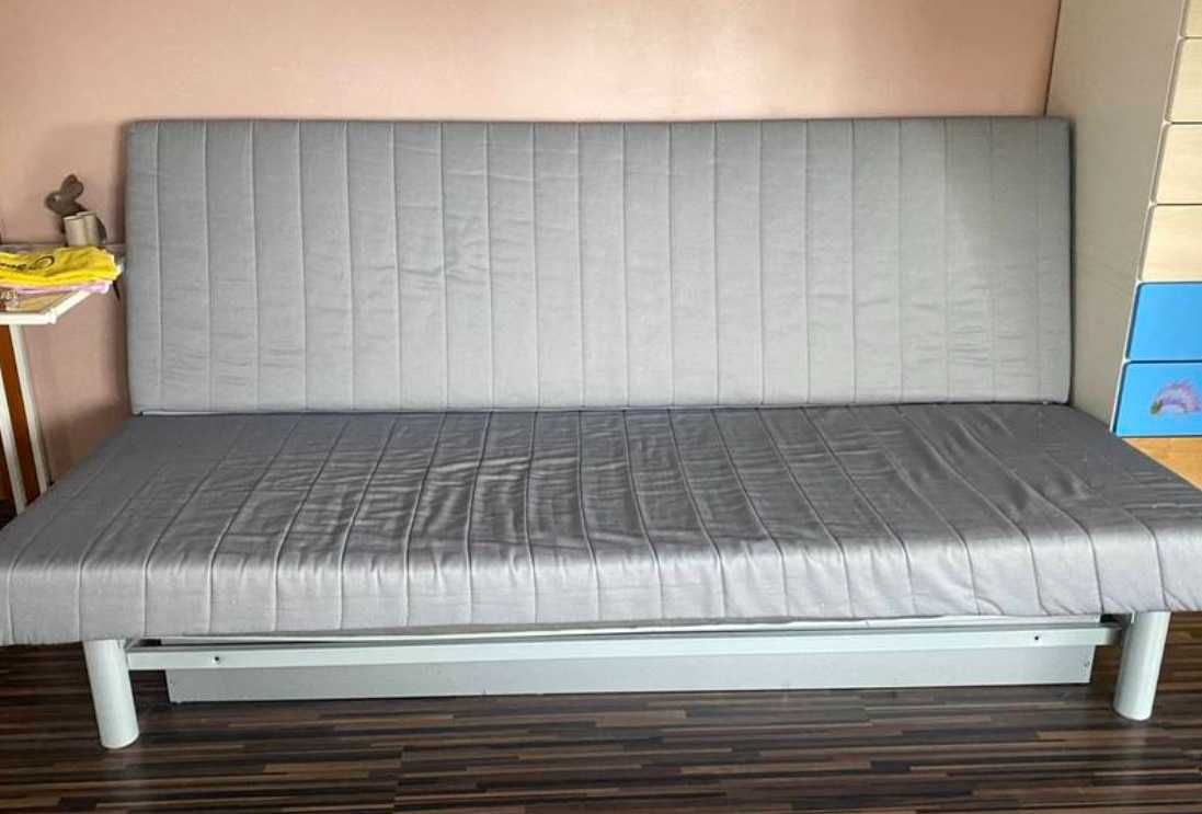 Sofa kanapa Ikea Beddinge 140x200 z pokrowcem, pojemnikiem na pościel