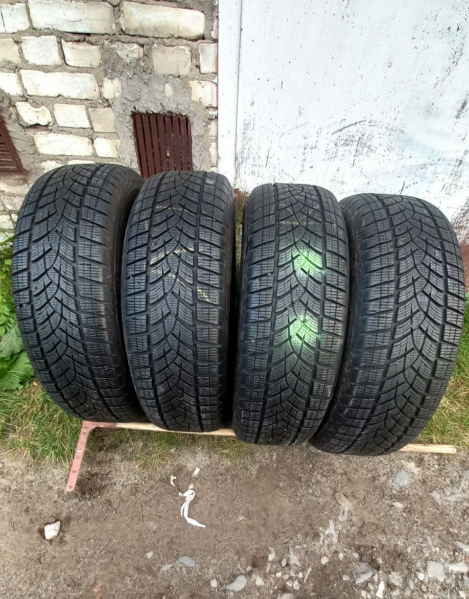 Шини зимові 4шт R17 GoodYear UltraGrip 225/65/17 вир. Німеччина 7мм.