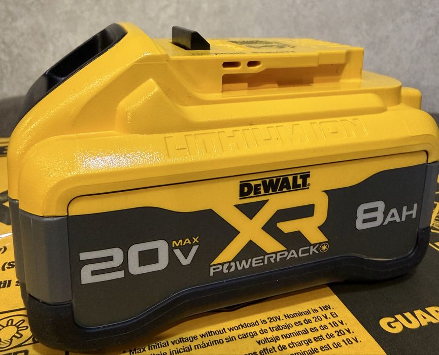 Dewalt DCB2108-2C набір акумуляторів оригінал з США !!