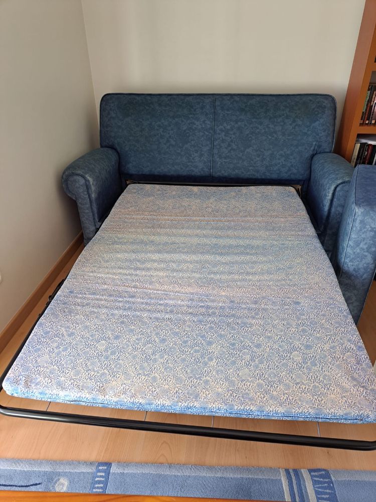 Sofa cama azul matizado