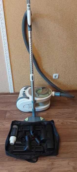 * Водозбірний, миючий пилесос "DeLonghi WFF 1800 PET".  Італія.