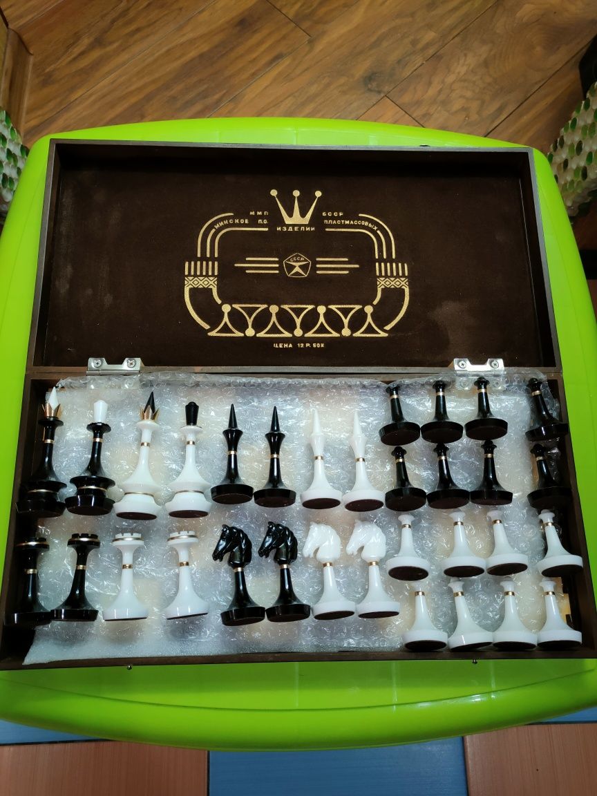 Олимпиада 80 Шахматы с утяжелителями в родной коробке. Доска 42 см.