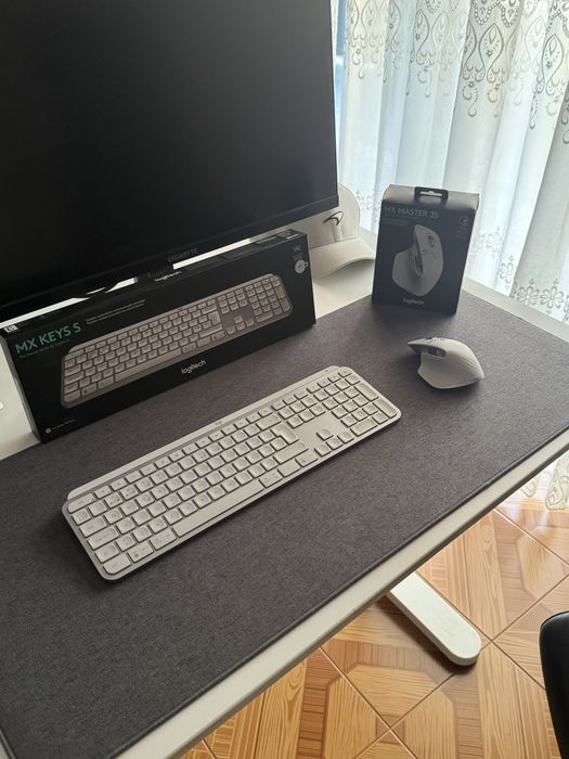 Conjunto Logitech MX Keys S + MX Master 3S — Cor Branco (Pale Grey)