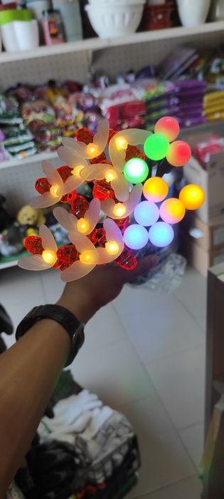 Сонячні світильники, садове освітлення, на сонячній батареї