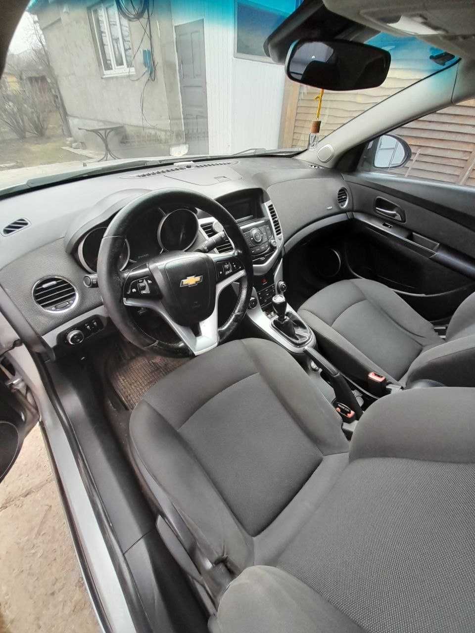 Продам автомобіль Chevrolet Cruze 2011