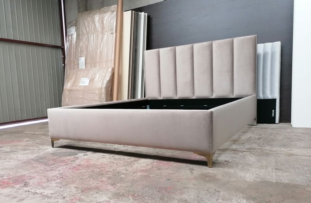 Łóżko tapicerowane na wymiar sypialnia nóżki stelaż panele producent