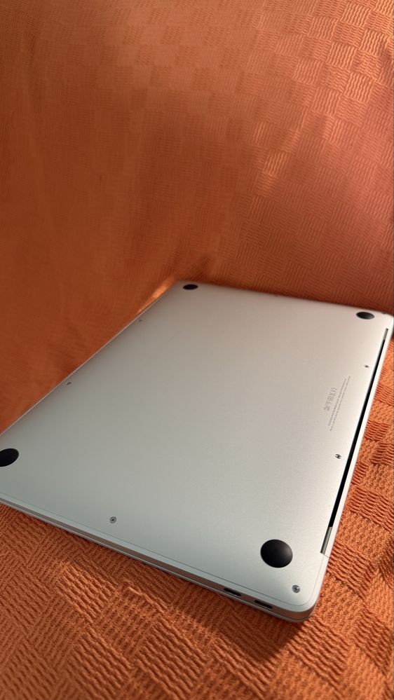 Продам Macbook Air 2019 A1932 8/128