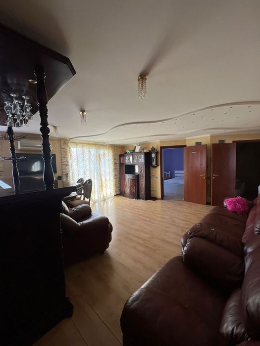 Сдам свою 3+2 кімнатну квартиру