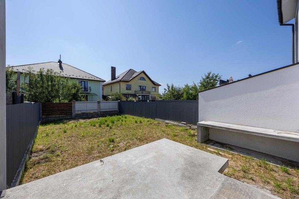 Продаж котеджу з розпочатим ремонтом в Рудне