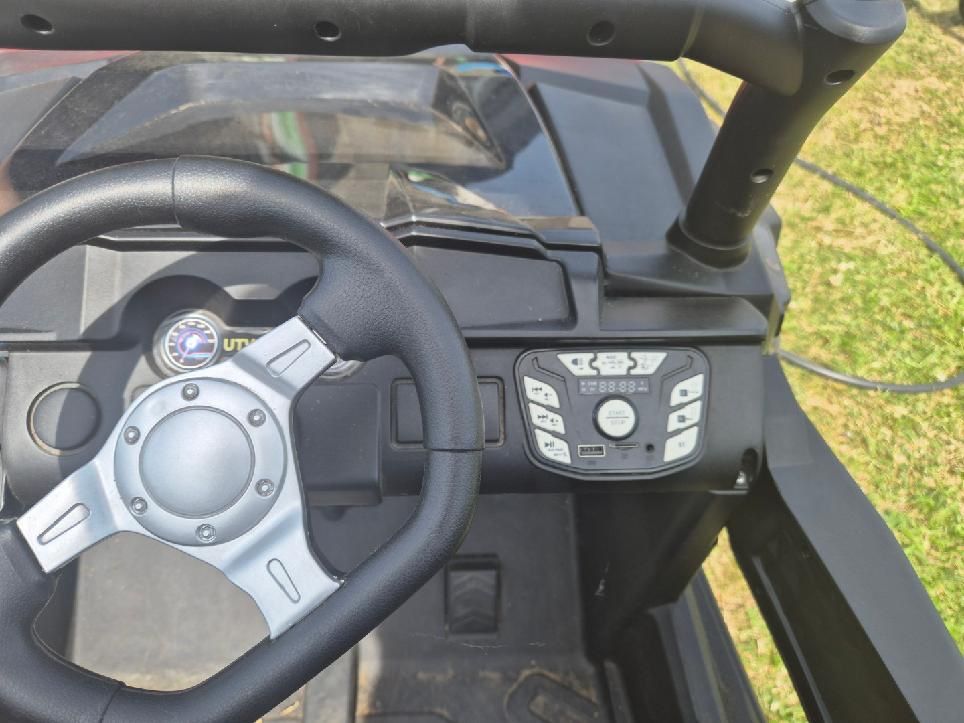 Autko na akumulator i pilot dla dzieci