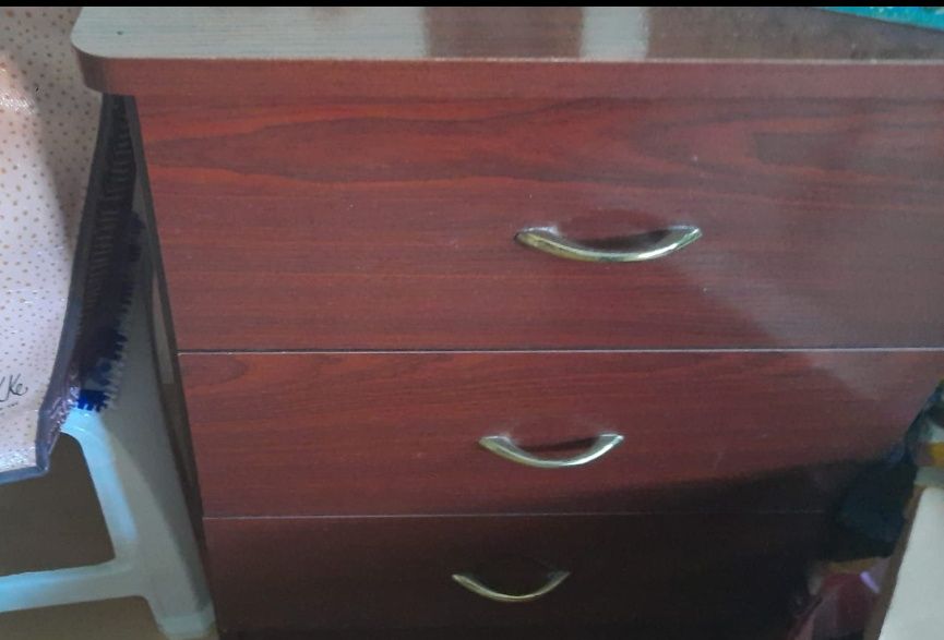 Comoda e mesas de cabeceira