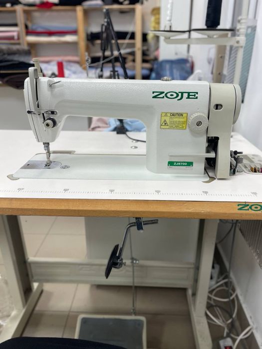 Промислова швейна машинка