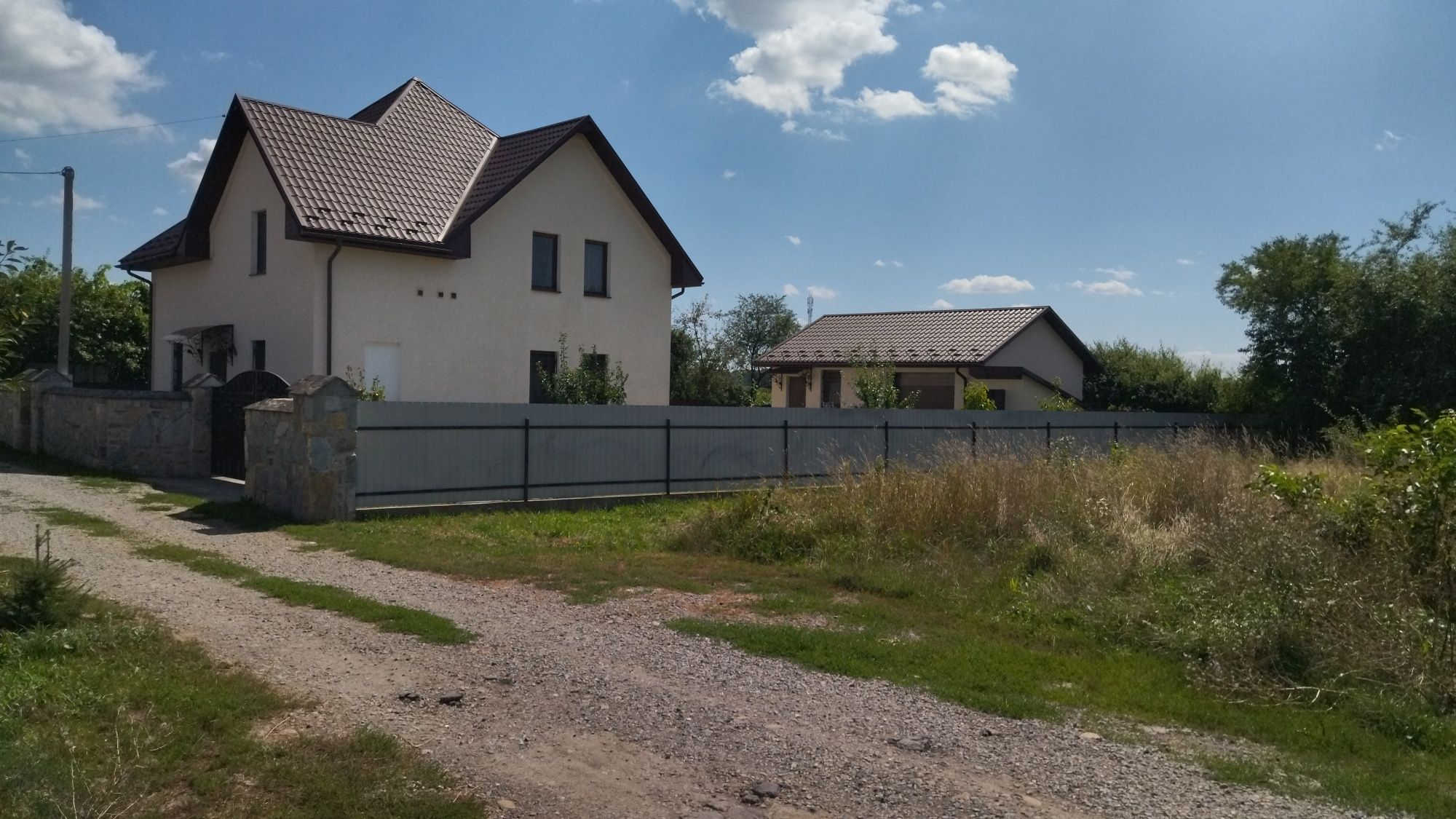 Продається будинок по близу м. Івано Франківська, в селі Черніїв.