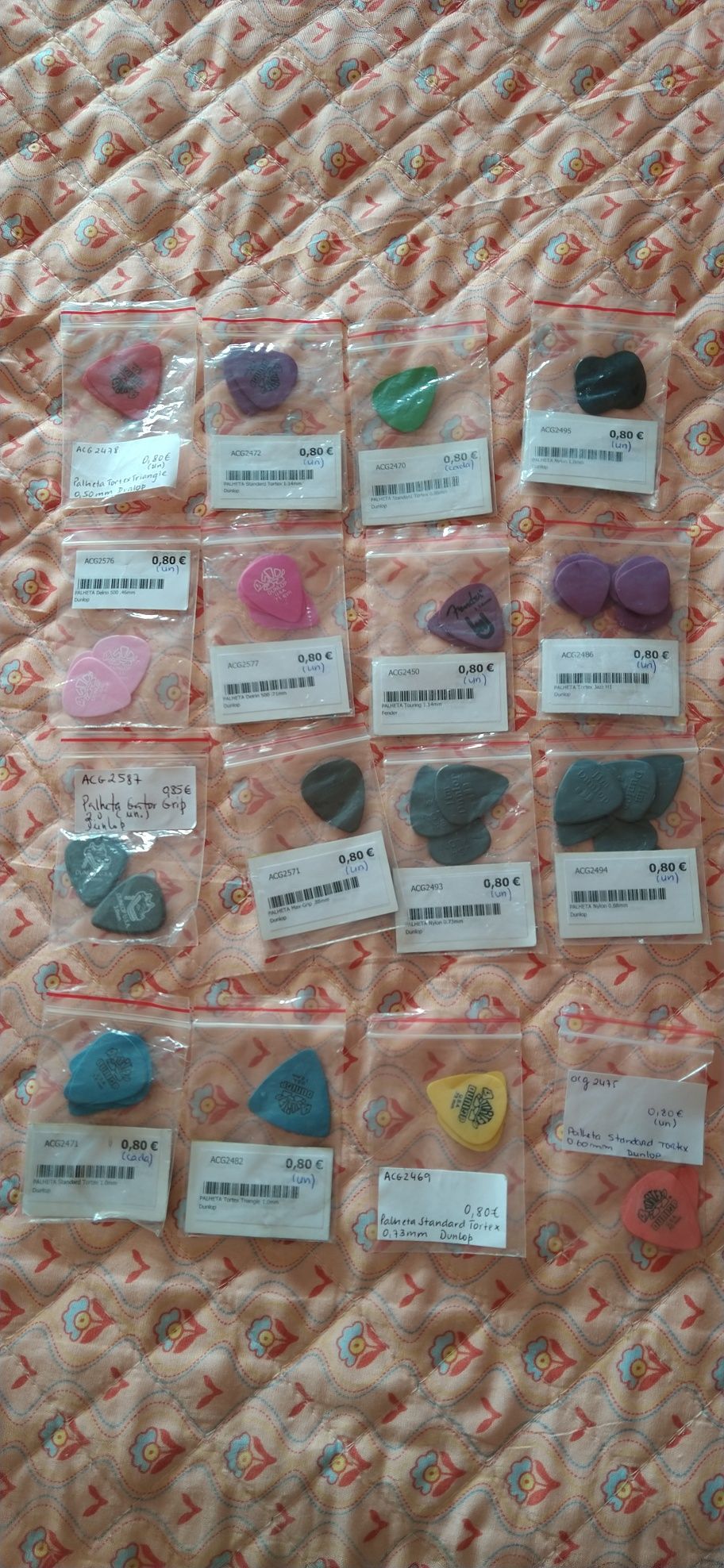 3 palhetas novas à escolha a 1€
