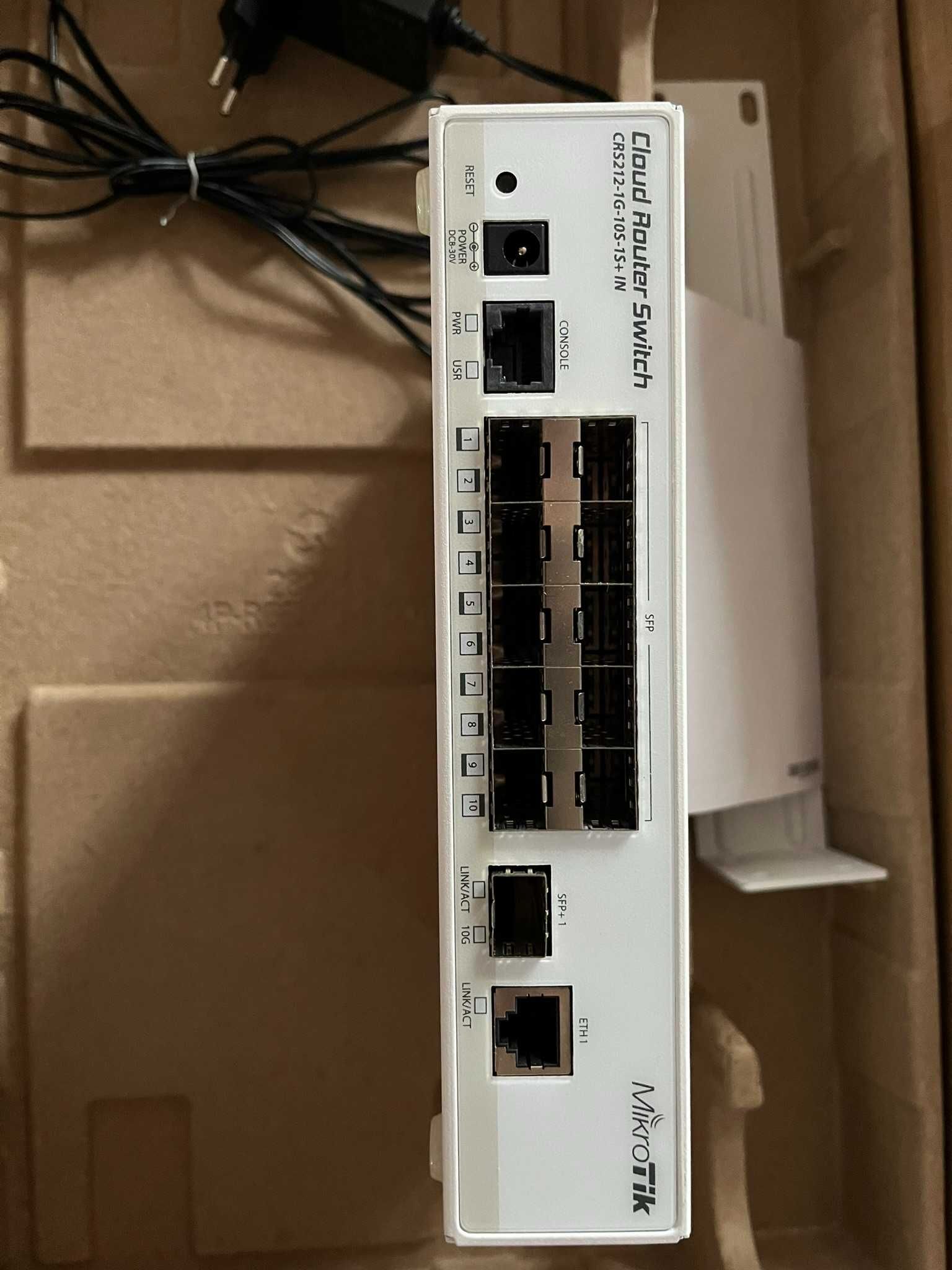 Продам Комутатор MikroTik Cloud Router Switch 212-1G-10S-1S+IN
