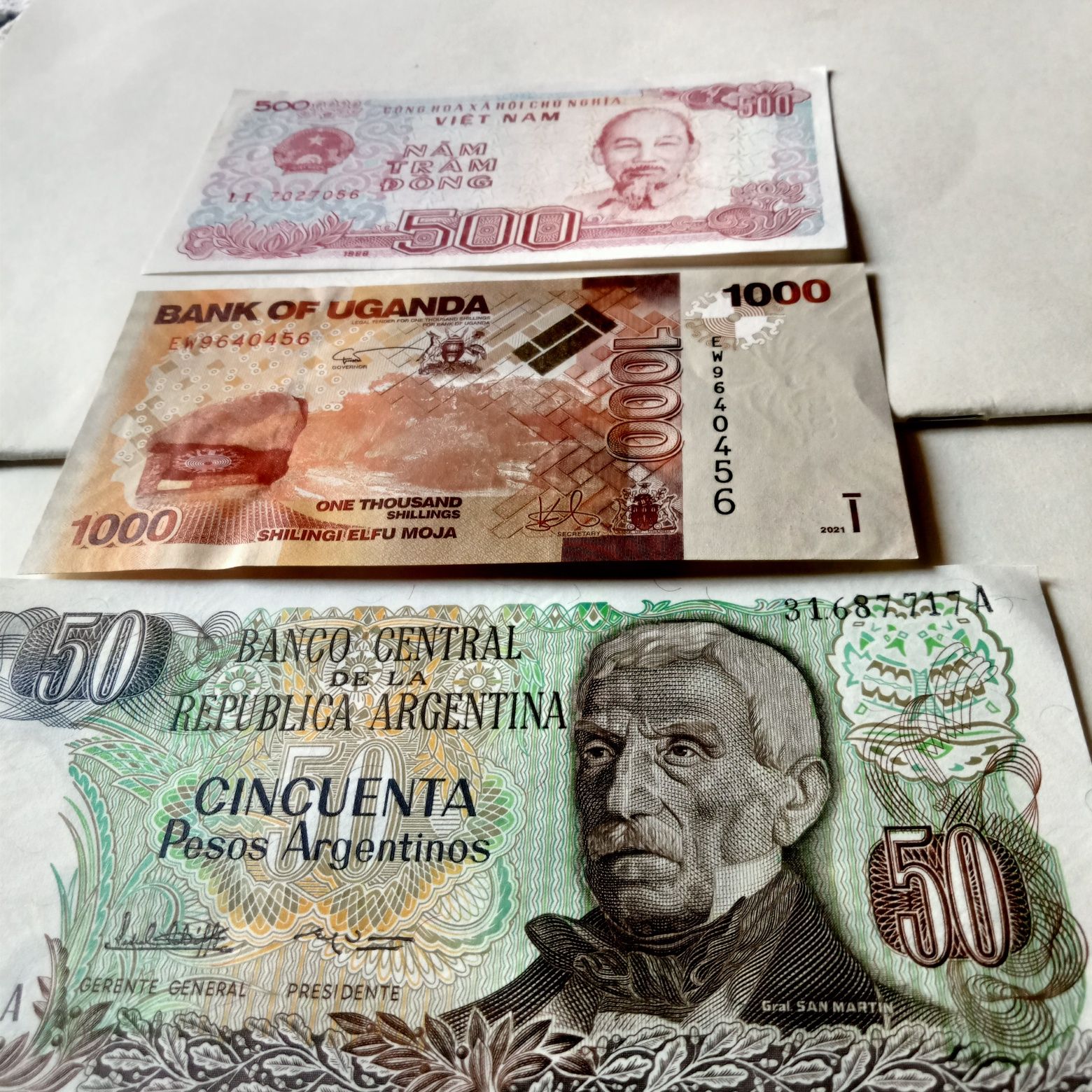 Notas e cedulas diferentes
