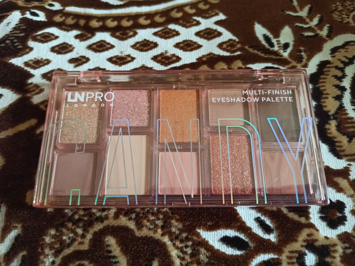 набір тіней для повік LN Pro Multi-Finish Eyeshadow Pallette 403 candy