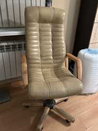 Офисное кресло стул