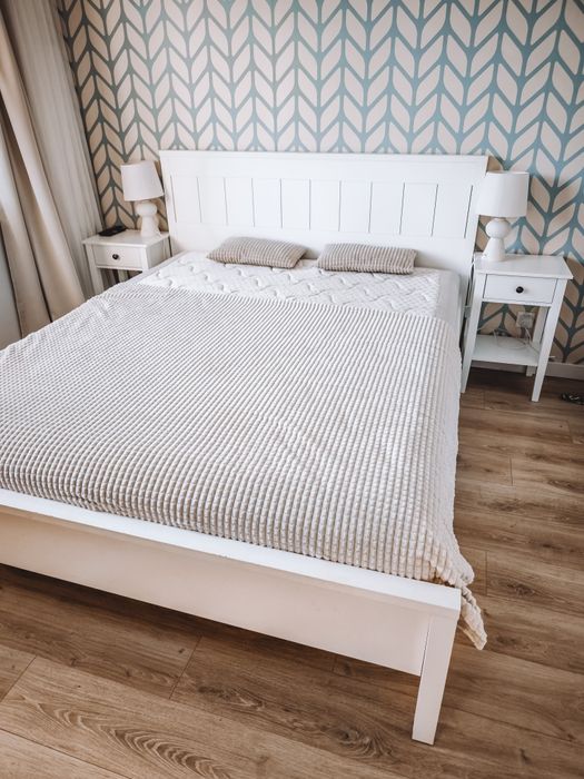 Łóżko do sypialni białe 160 x 200