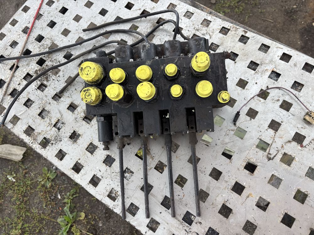 Rozdzielacz hydrauliczny elektryczny podpór nóg HDS Vkran Epsilon