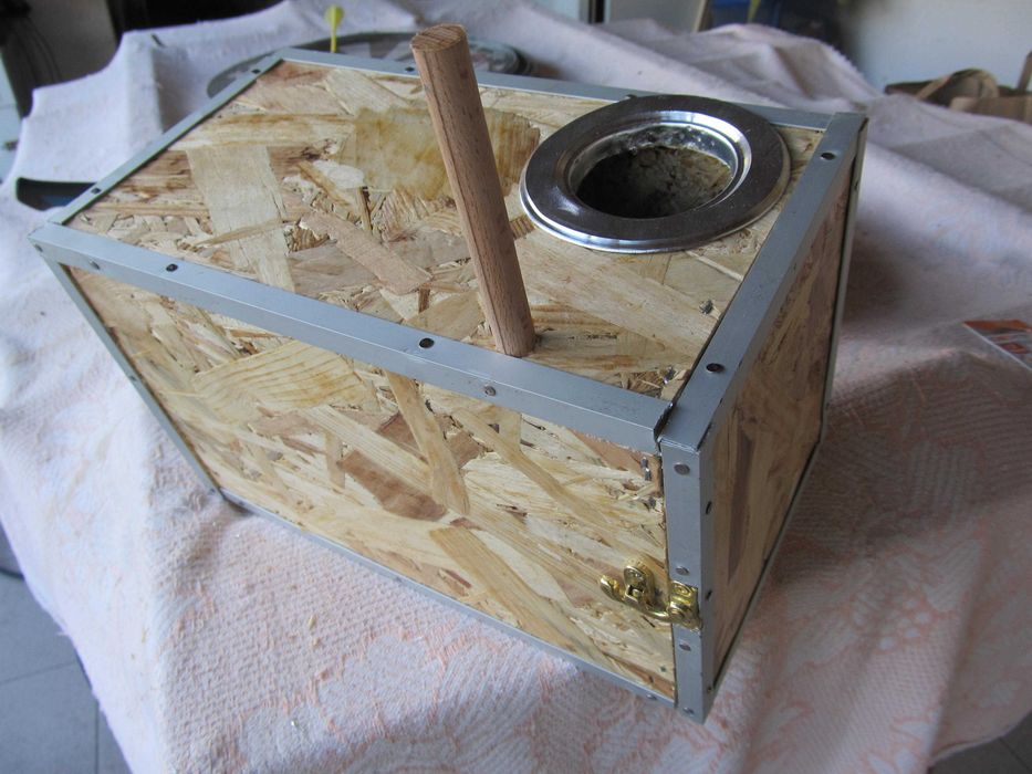 Ninhos em madeira, ou aglomerado com ou sem proteção