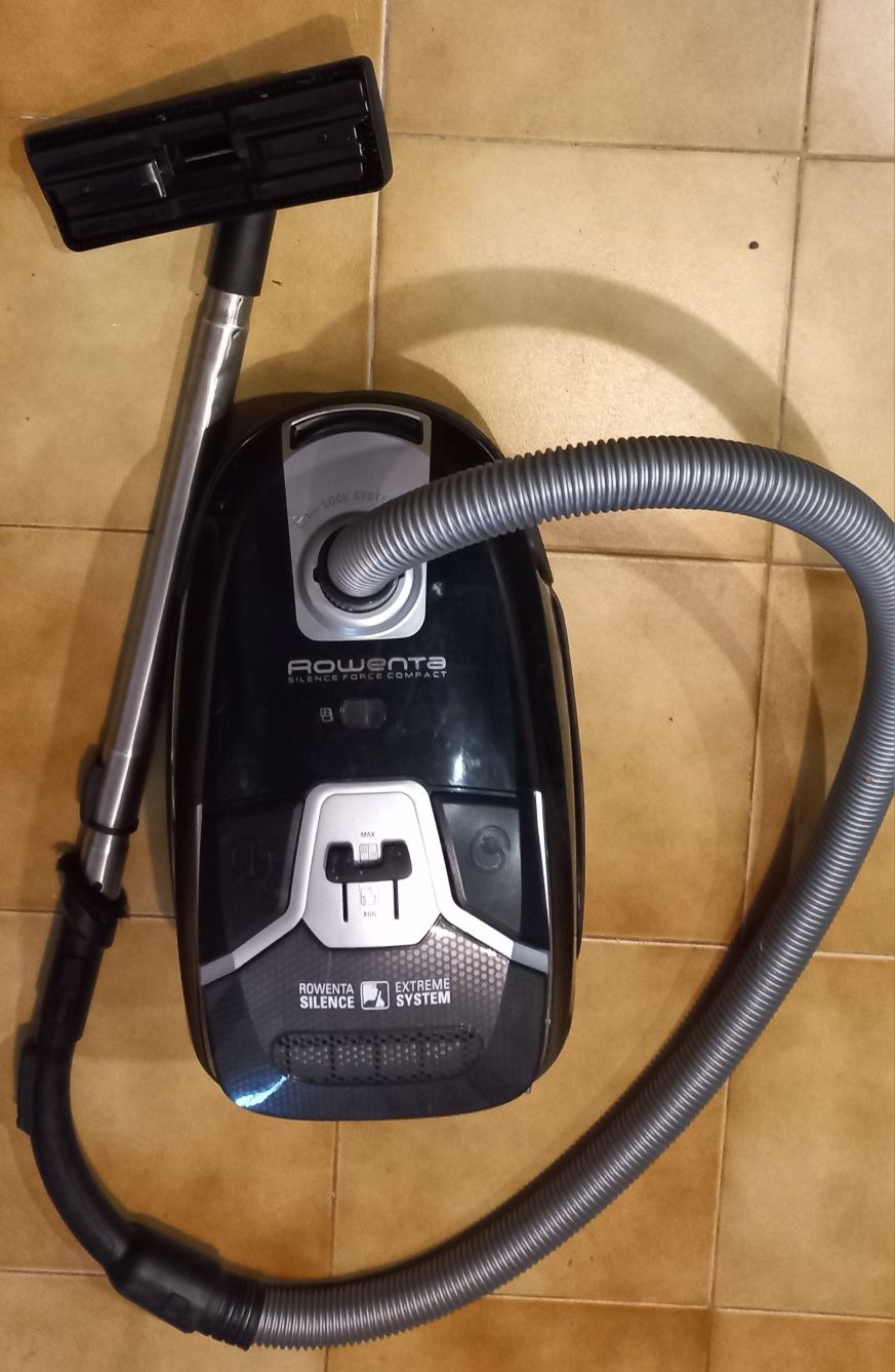 Aspirador Rowenta com boa aspiração