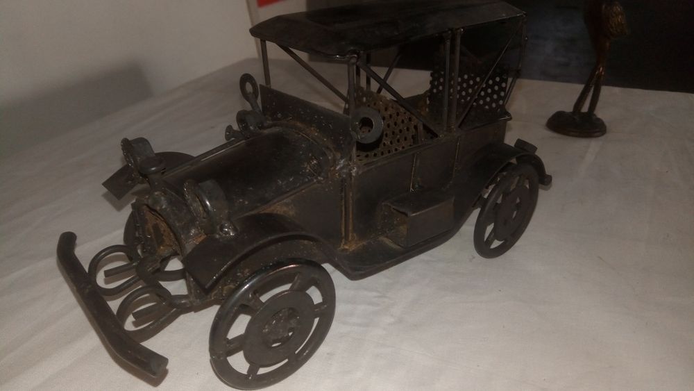 Rolls Royce modelo antigo feito a mão
