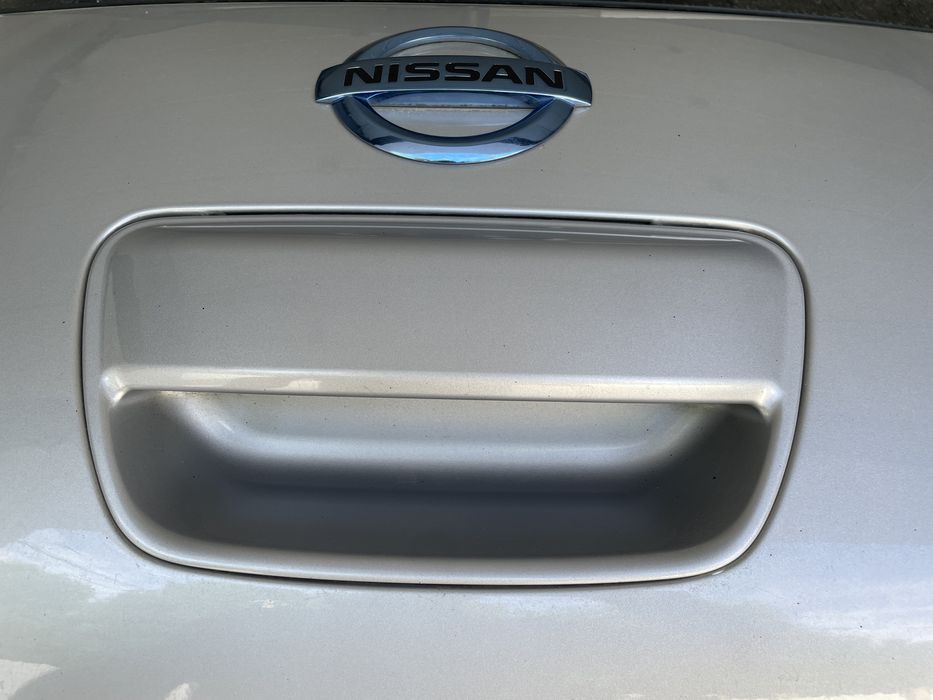 Nissan LEAF ручка кришки багажника.