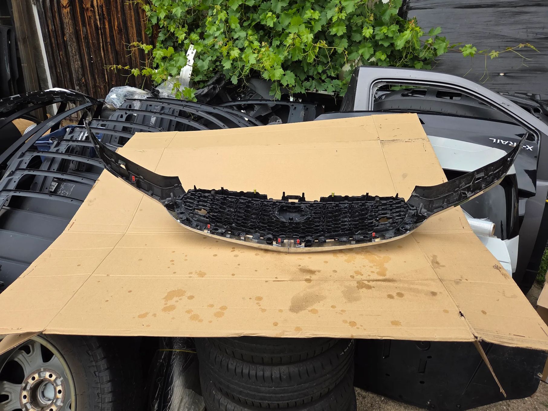 Grill Atrapa chłodnicy Mazda CX-30 DFR7-50041 DFR7-50711 DFR7-50051
