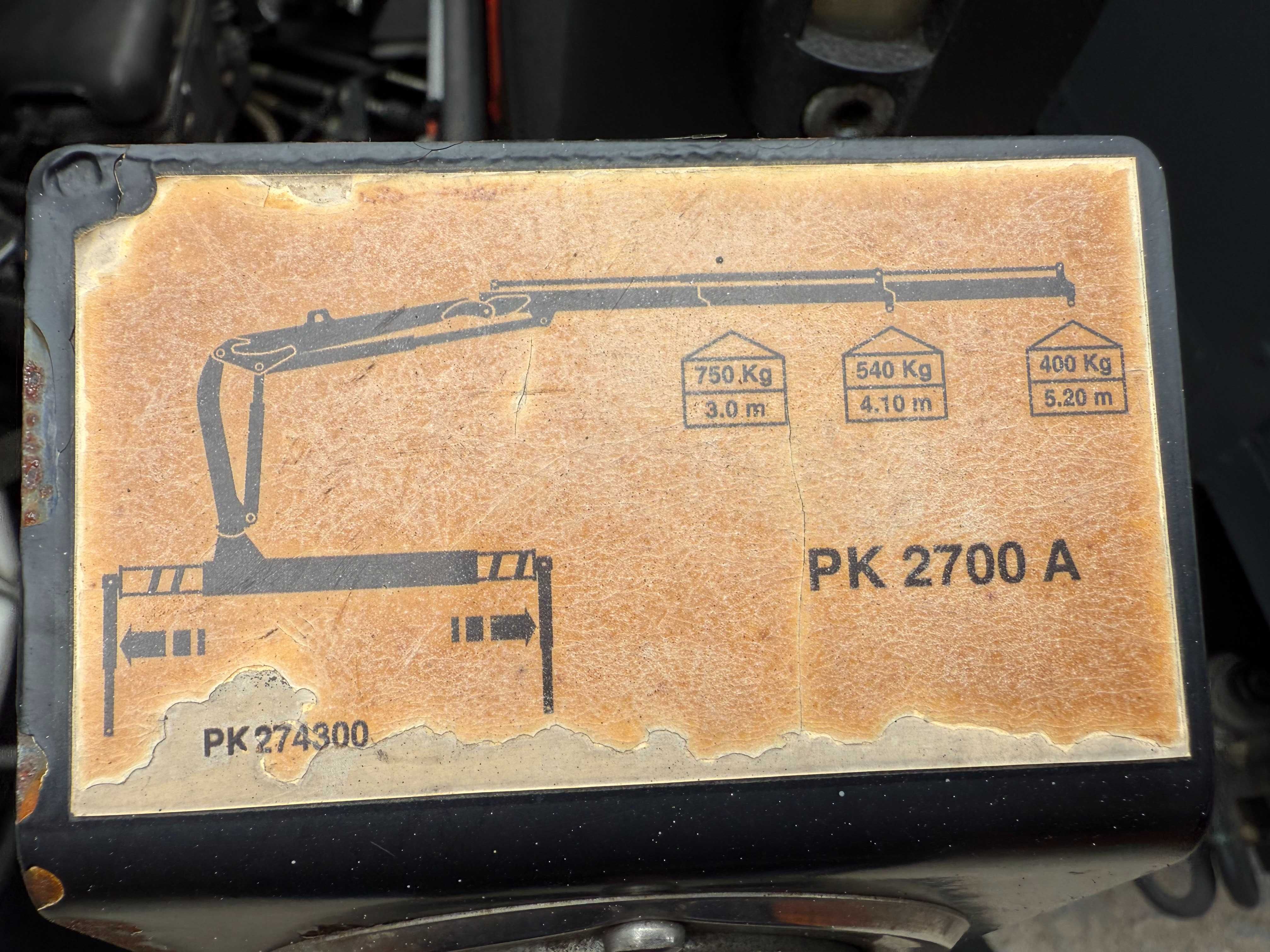 Carrinha Isuzu com grua Palfinger PK2700
