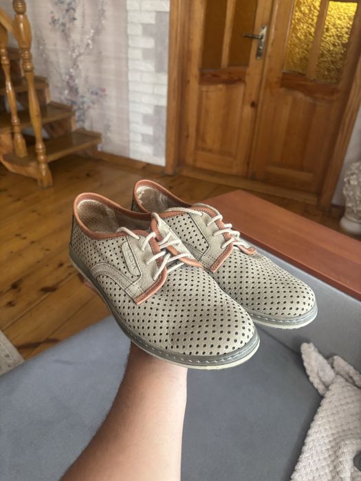 Продам туфлі в гарному стані