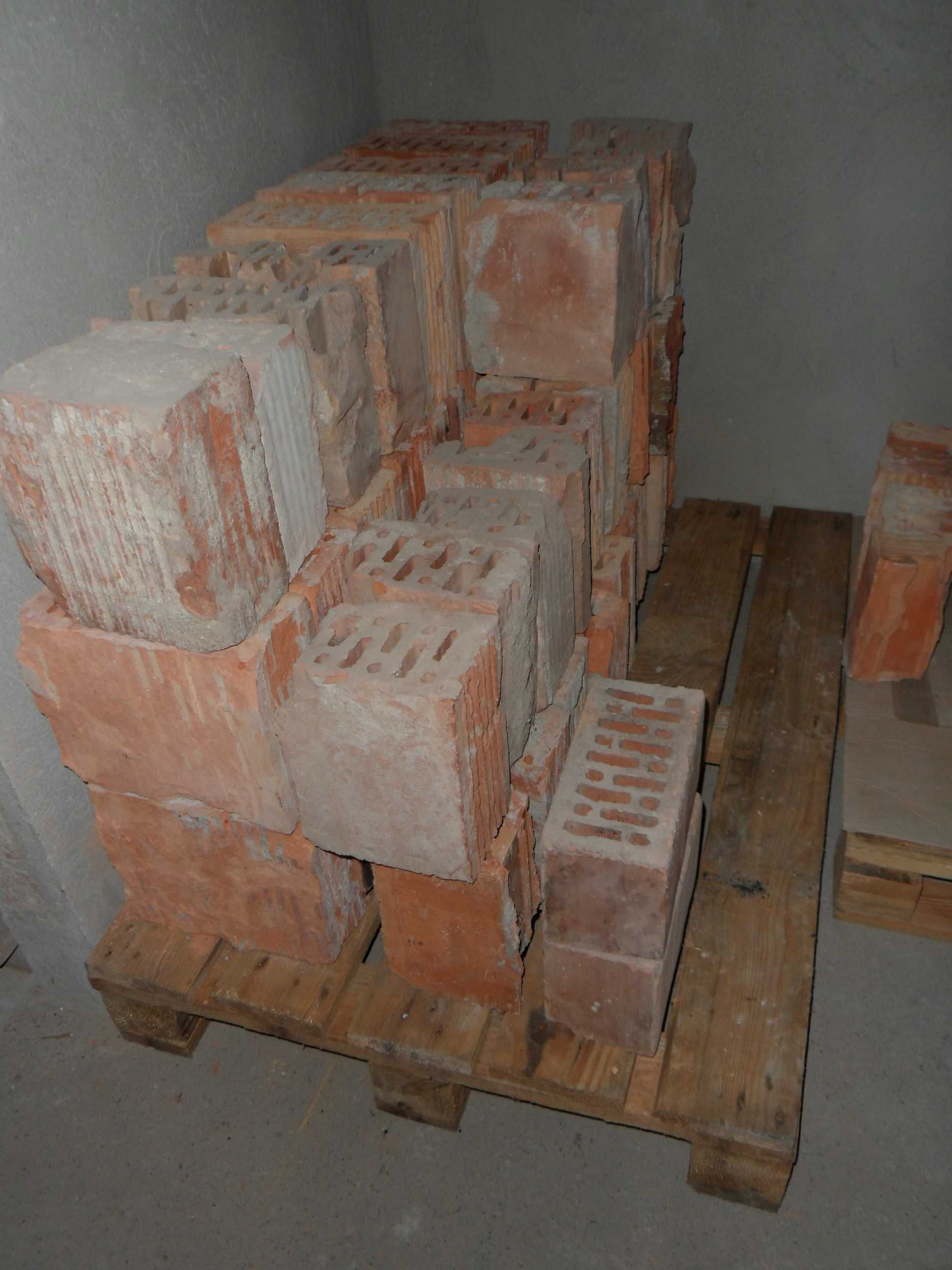Cegła kratówka K 3 .