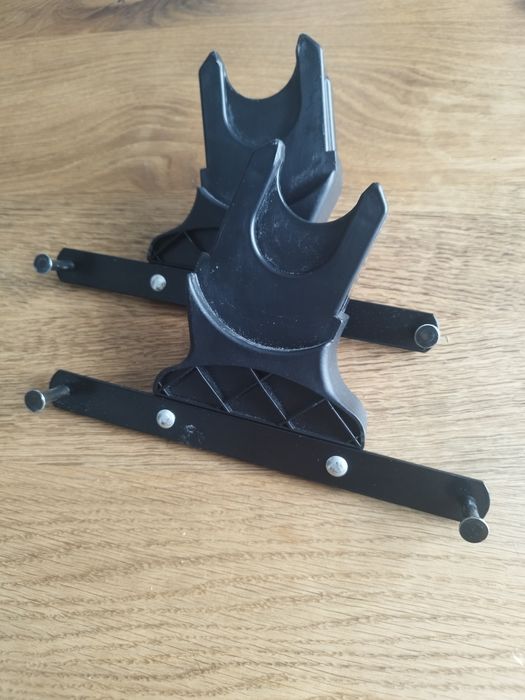 Adaptery do montażu fotelika samochodowego na konstrukcji wózka