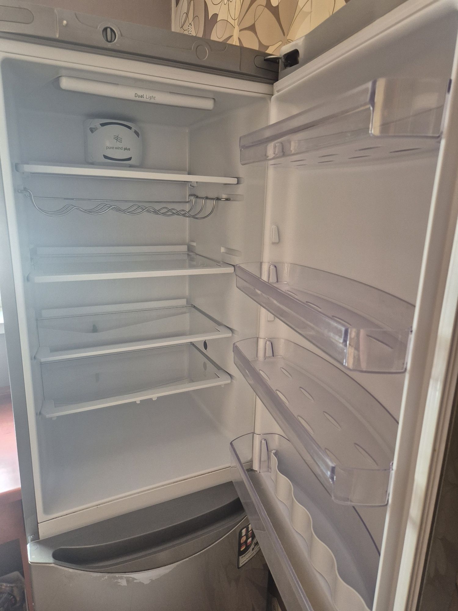 Pilnie sprzedam lodówkę odbiór osobisty.