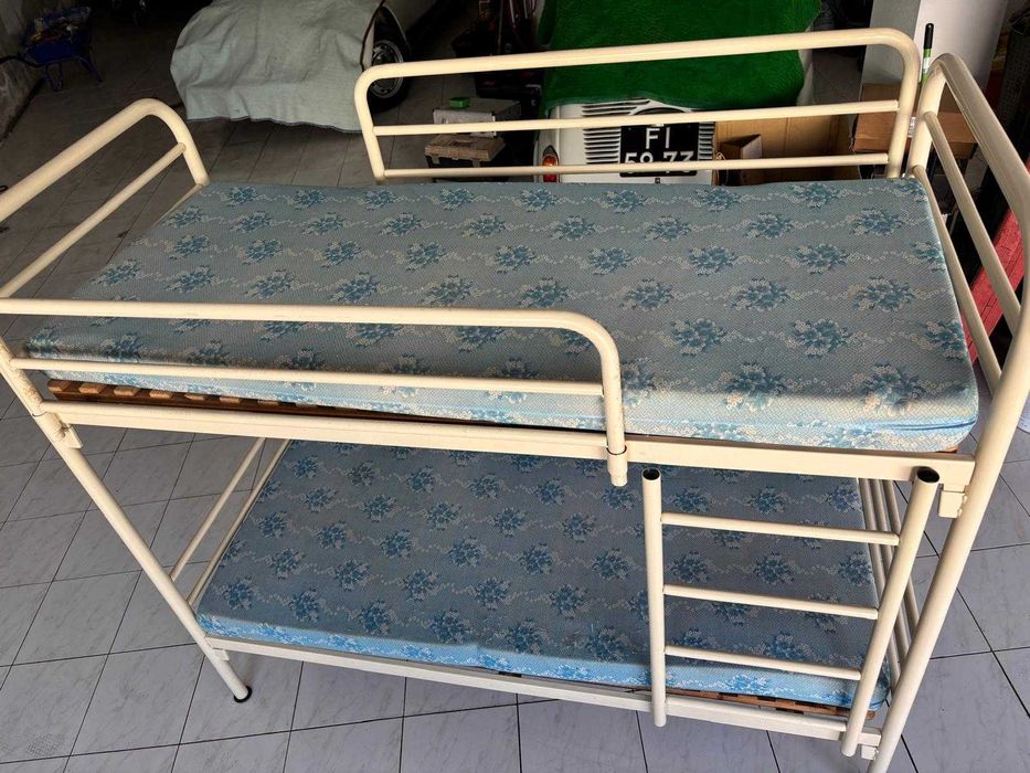 Beliche de dois andares