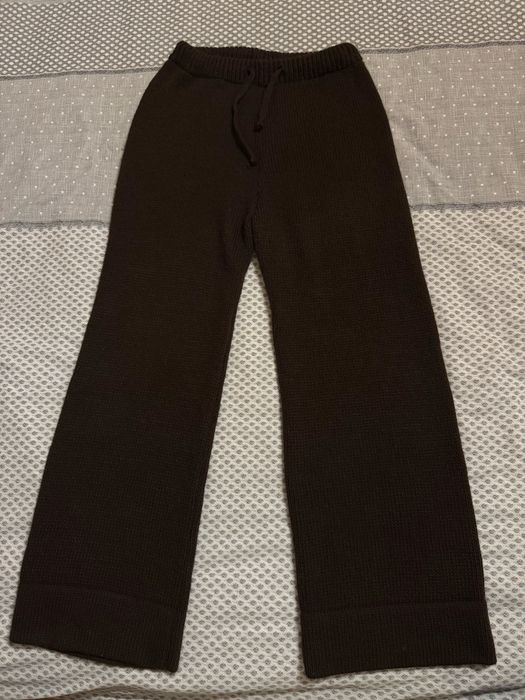 Жіночий вʼязаний прогулянковий костюм