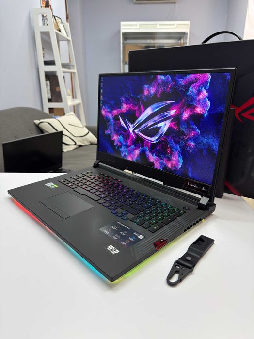 ASUS ROG Strix Scar III 17.3" 144Hz i7-10785H RTX 2060 6Gb 115W 16 512
