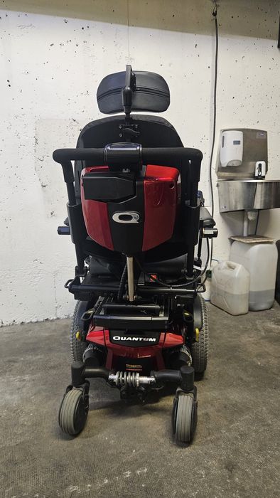 Promoçãode Natal. Antes 7500 . Cadeira de rodas elétrica como nova