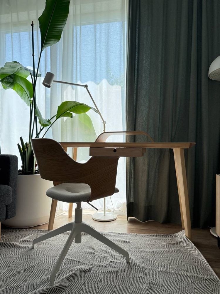 Biurko + krzeslo + podstawka dla laptopa IKEA