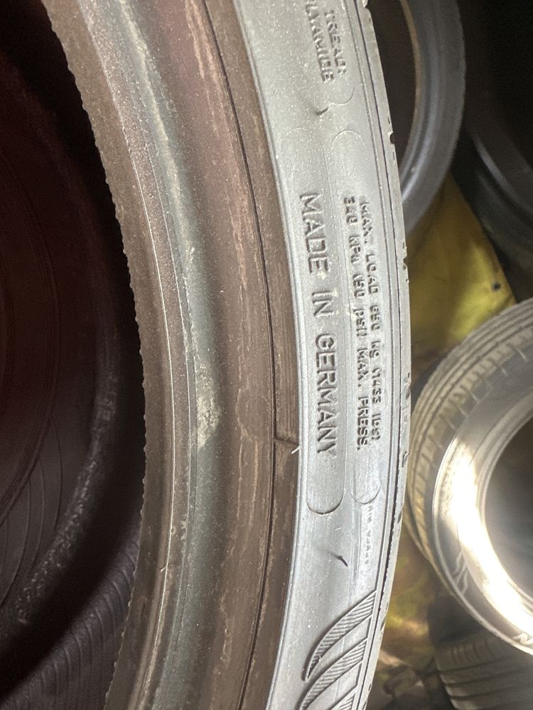 Продам пару шин 245/35R19