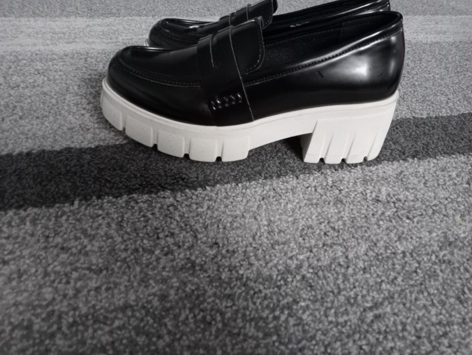 Mokasyny damskie czarne Cropp 37