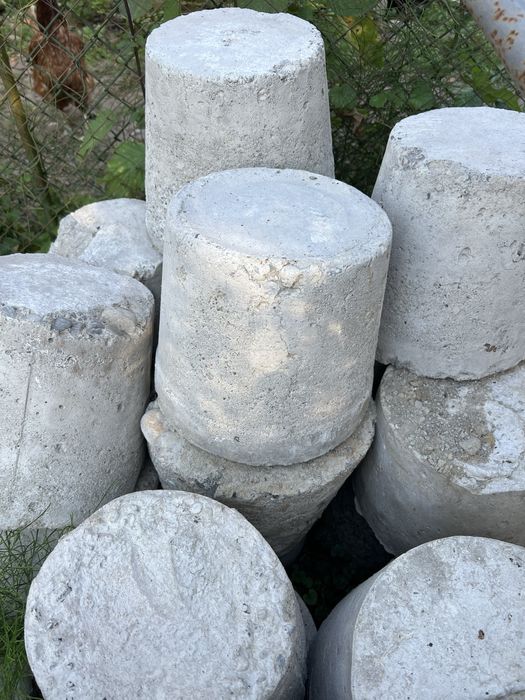 Бетонні сфери-відра