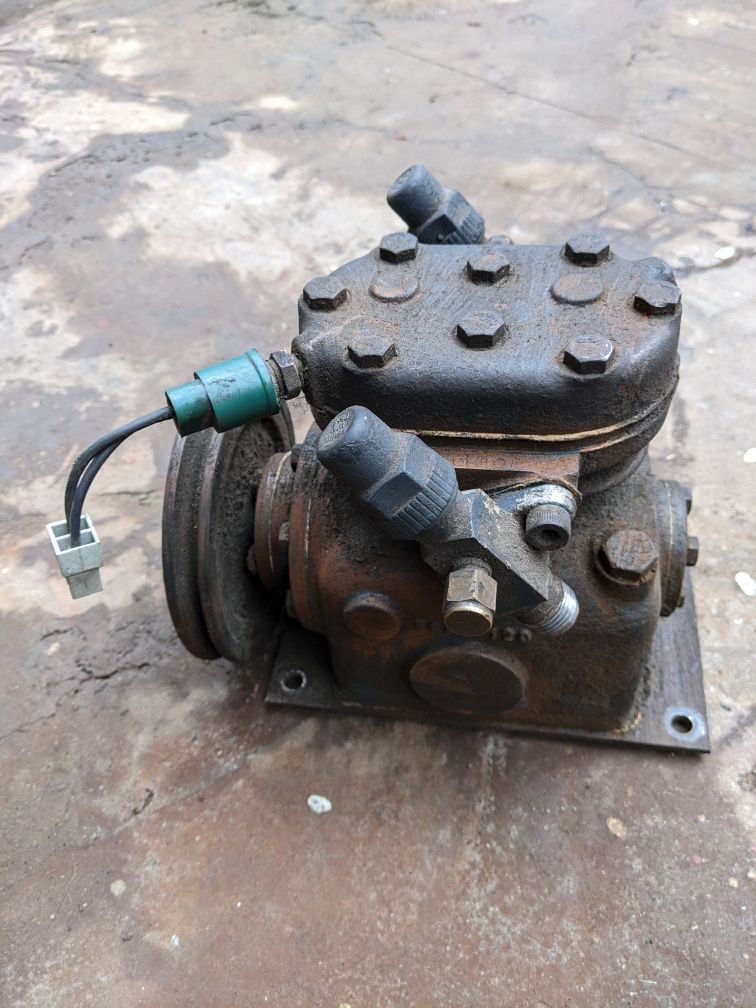 Крупорушка Двигатель АОЛБ 32-4,Двух поршневой компрессор