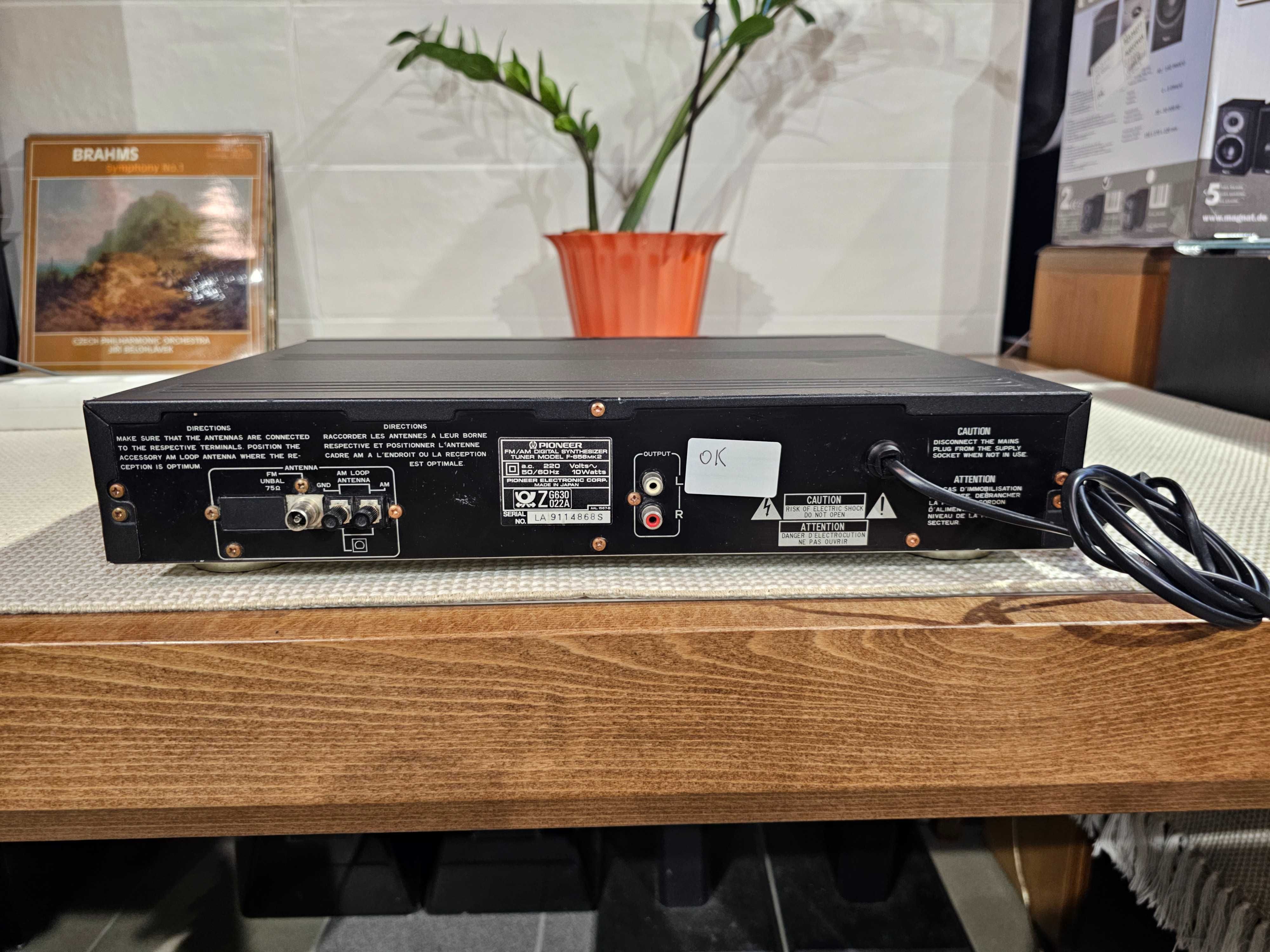 Стерео тюнер Pioneer F-656 Mark II  FM/AM Digital Synthesizer