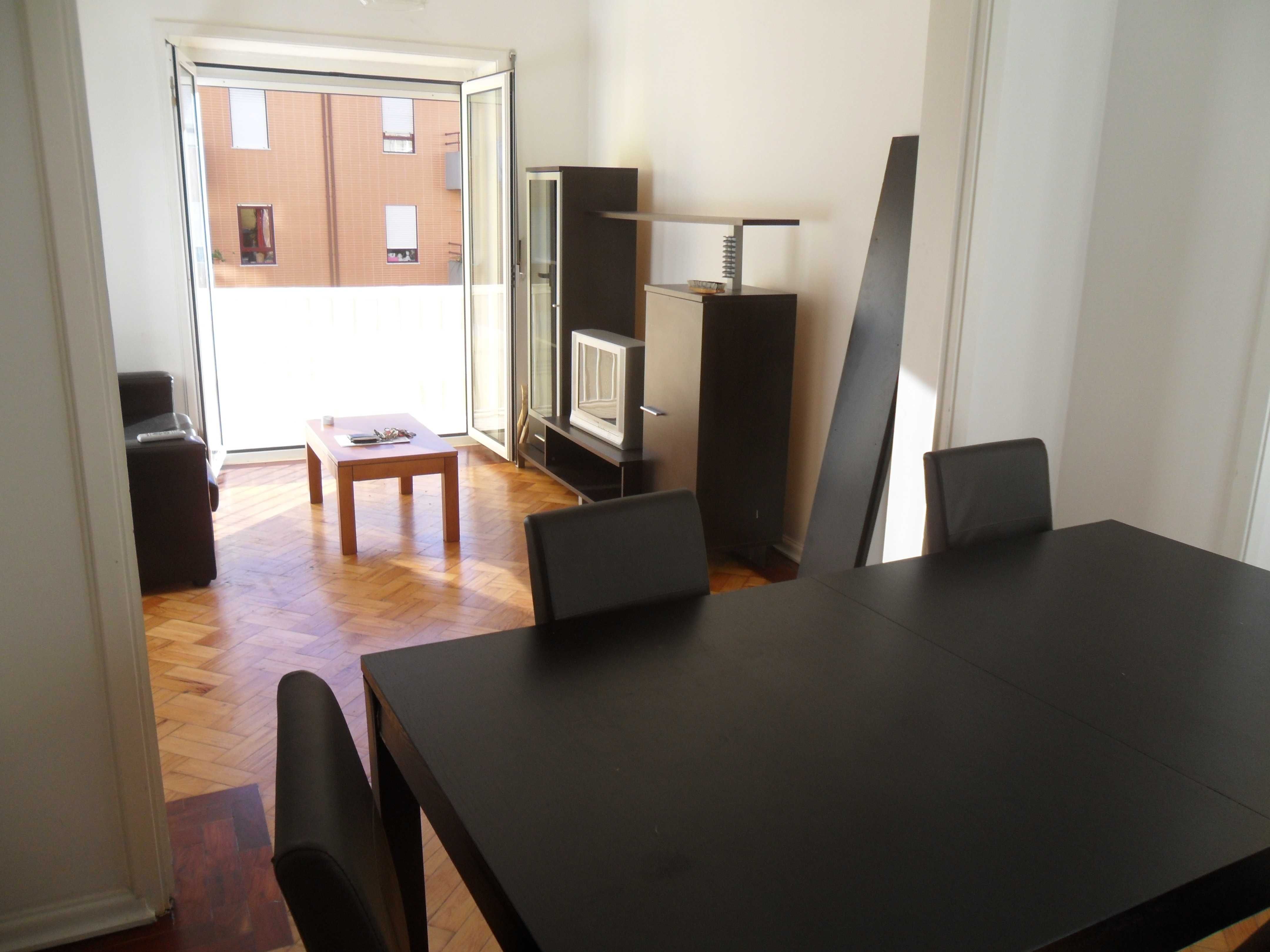 Arrenda-se apartamento T4, mobilado no Bairro Norton de Matos