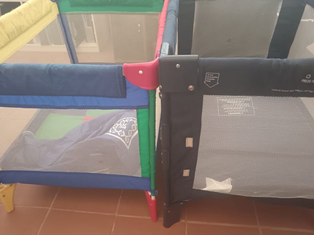 Camas e parques de viagem